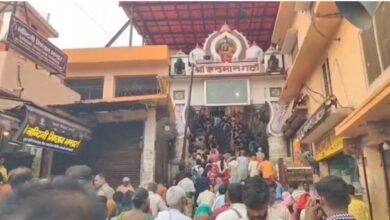 अयोध्या में हनुमान गढ़ी में आराध्य के दर्शन को उमड़े श्रद्धालु