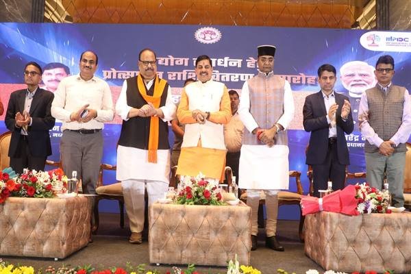 दूर कर दी हैं, हमने सारी बाधाएं आप उद्योग लगाएं, सरकार करेगी मदद: मुख्यमंत्री डॉ. यादव दूर कर दी हैं, हमने सारी बाधाएं आप उद्योग लगाएं, सरकार करेगी मदद: मुख्यमंत्री डॉ. यादव