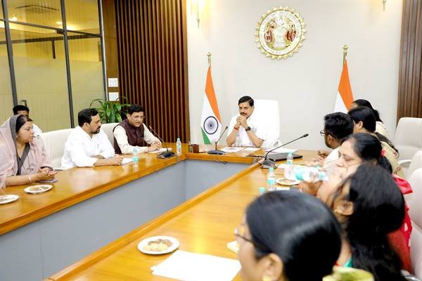 सभी नगर निगमों में बनेंगी विकास समिति, शहर के विकास के लिए सब मिलकर करें काम : मुख्यमंत्री डॉ. यादव