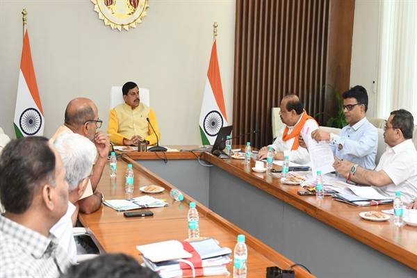 राज्य प्रत्येक परिवार को उपलब्ध कराए जाएं रोजगार, अंचलों में लगेंगे व्यापार मेले