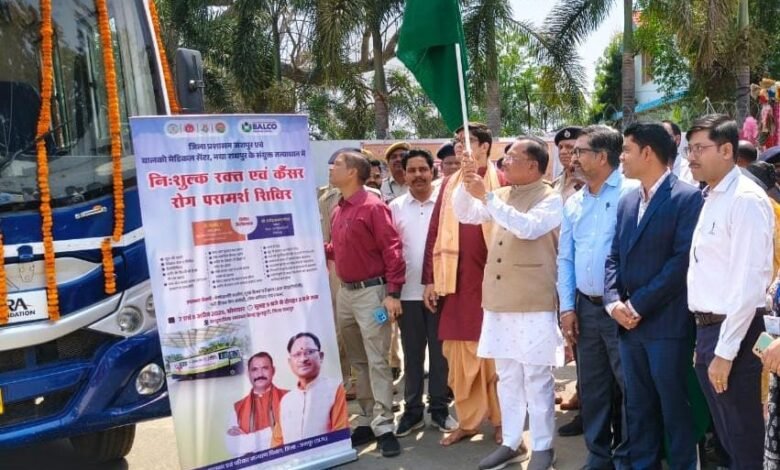 CM साय ने कैंसर डिटेक्शन वैन को हरी झंडी दिखाकर किया रवाना