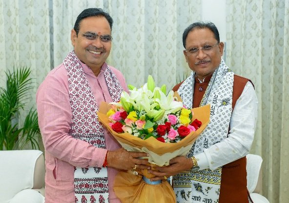 मुख्यमंत्री शर्मा से सीएम साय ने की भेंट, किसान कल्याण सहित विभिन्न विषयों पर चर्चा