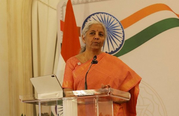 डिलीवरी कुशल नहीं होने से कई सरकारें दशकों तक कुछ हासिल नहीं कर सकीं: सीतारमण