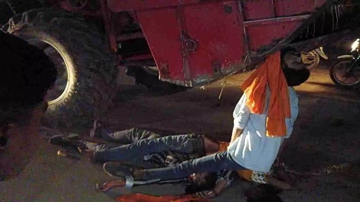 दर्दनाक सड़क हादसा : बाइक और हार्वेस्टर के बीच जबरदस्त भिड़ंत, तीन मौत