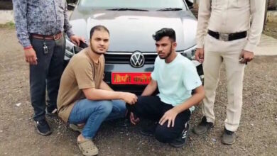 युवती से अवैध वसूली के प्रयास, दो युवक गिरफ्तार