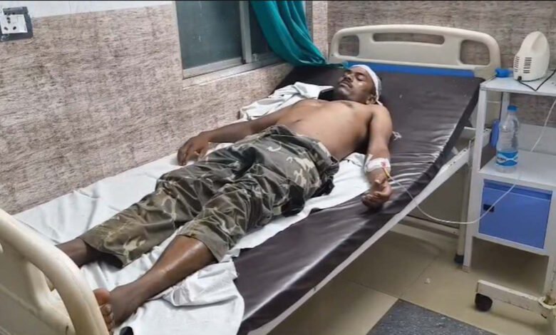 सर्चिंग से वापस लौटते समय बिजली की तार टूटी, दो जवान झुलसे