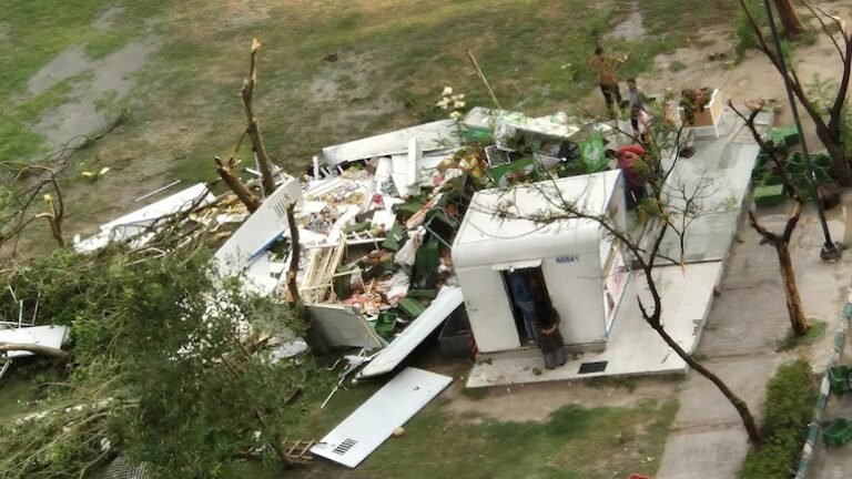 राजधानी में मौसम का मिजाज अचानक से बदला, आंधी का तांडव, मौसम सुहाना राजधानी में मौसम का मिजाज अचानक से बदला, आंधी का तांडव, मौसम सुहाना