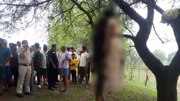 प्रेमी जोड़े की पेड़ पर लटकी मिली लाश