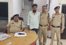 पत्नी की गला दबाकर हत्या करने वाला आरोपी पति पुलिस की गिरफ्त में