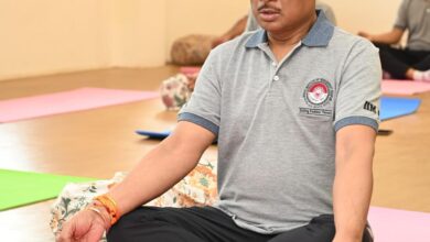 मंत्रिमंडल के सदस्यों के साथ विभिन्न आसनों का किया अभ्यास