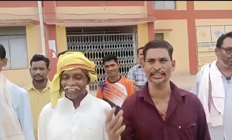 वर्षों बाद युक्तियुक्तकरण से मिले गणित और विज्ञान के व्याख्याता अभिभावकों ने जाहिर की खुशी वर्षों बाद युक्तियुक्तकरण से मिले गणित और विज्ञान के व्याख्याता अभिभावकों ने जाहिर की खुशी