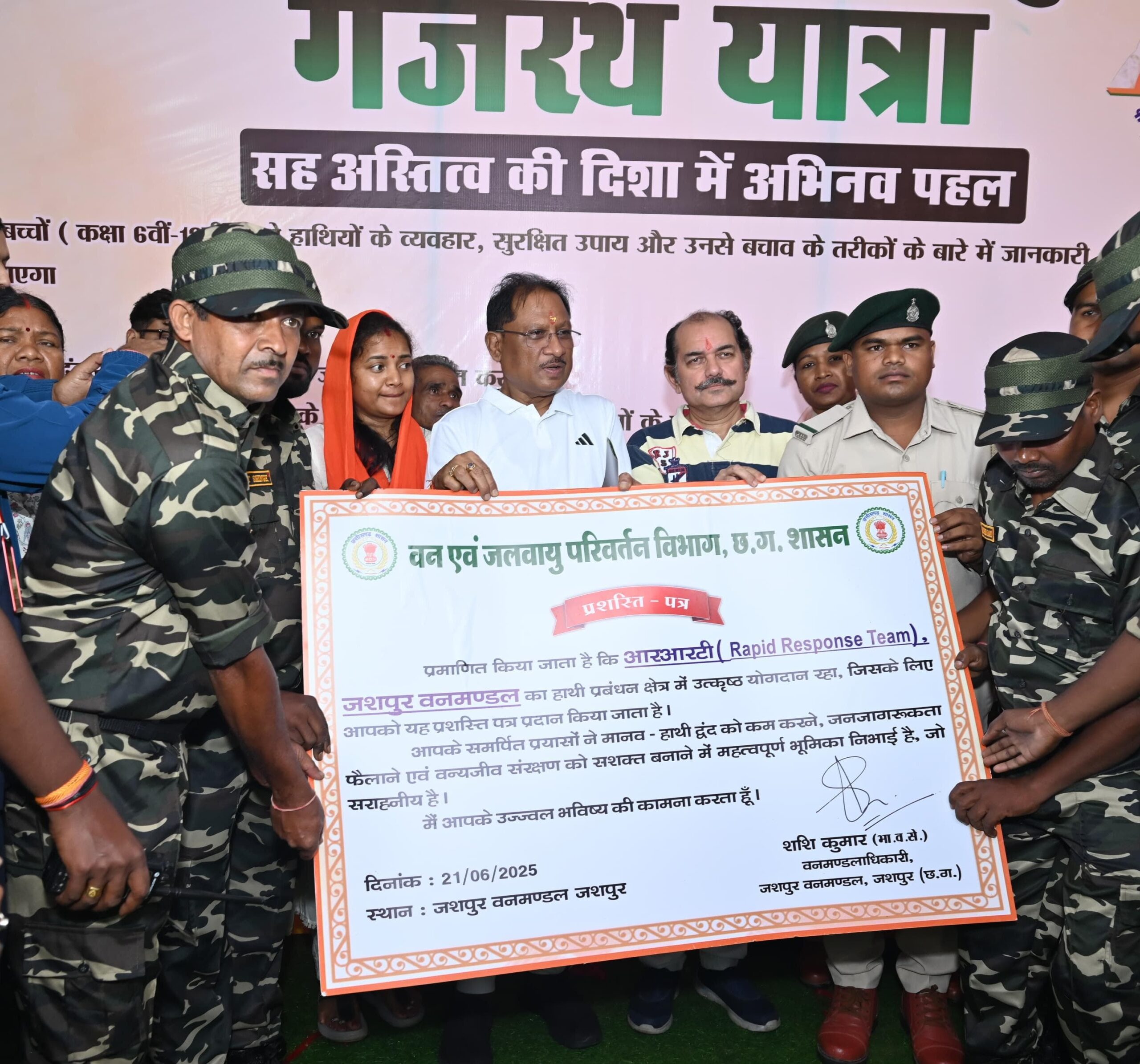 रणजीता स्टेडियम परिसर में लगाए सिंदूर के पौधे, पर्यावरण संरक्षण का दिया संदेश 1 रणजीता स्टेडियम परिसर में लगाए सिंदूर के पौधे, पर्यावरण संरक्षण का दिया संदेश