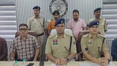 साईबर ठगी : रिटायर्ड बैंक अफसर से 21 लाख की धोखाधडी, दो गिरफ्तार साईबर ठगी : रिटायर्ड बैंक अफसर से 21 लाख की धोखाधडी, दो गिरफ्तार