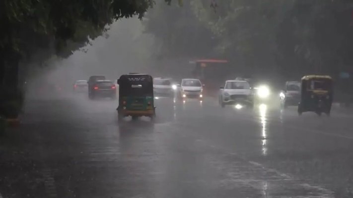 दिल्ली-NCR में बारिश के आसार, इन राज्यों में अलर्ट जारी दिल्ली-NCR में बारिश के आसार, इन राज्यों में अलर्ट जारी