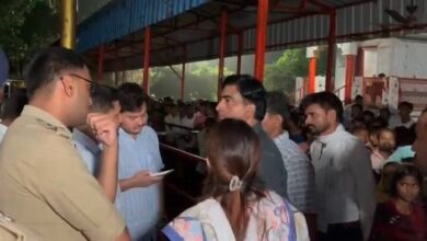 अवसानेश्वर मंदिर में भगदड़: दो लोगों की मौत, 38 घायल, 7 की हालत नाजुक अवसानेश्वर मंदिर में भगदड़: दो लोगों की मौत, 38 घायल, 7 की हालत नाजुक