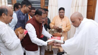 मुख्यमंत्री श्री विष्णु देव साय गुरु पूर्णिमा के अवसर पर रायगढ़ जिले के ग्राम बनोरा स्थित अघोर गुरुपीठ में गुरु दर्शन के लिए पहुंचे