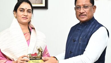 मुख्यमंत्री श्री विष्णु देव साय ने वॉटर वुमन शिप्रा पाठक का किया सम्मान मुख्यमंत्री श्री विष्णु देव साय ने वॉटर वुमन शिप्रा पाठक का किया सम्मान