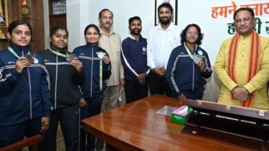 सीएम साय से किक बॉक्सिंग पदक विजेता खिलाड़ियों ने की मुलाकात