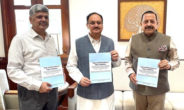 मधुमेह के खतरे को 40 प्रतिशत तक कम कर सकता है योग टाइप 2, स्वास्थ्य मंत्री को सौंपी गई रिपोर्ट