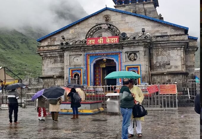 केदारनाथ यात्रा पर रोक, भारी बारिश से जनजीवन अस्त-व्यस्त