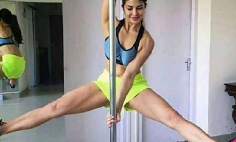 जैकलीन की पसंदीदा एक्सरसाइज है पोल वर्कआउट जैकलीन की पसंदीदा एक्सरसाइज है पोल वर्कआउट