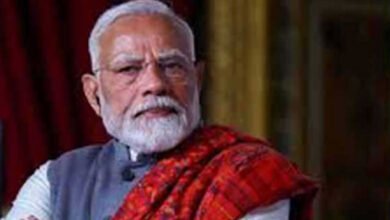 वाराणसी पहुंचे पीएम मोदी, एयरपोर्ट से सभास्थल के लिए हुए रवाना