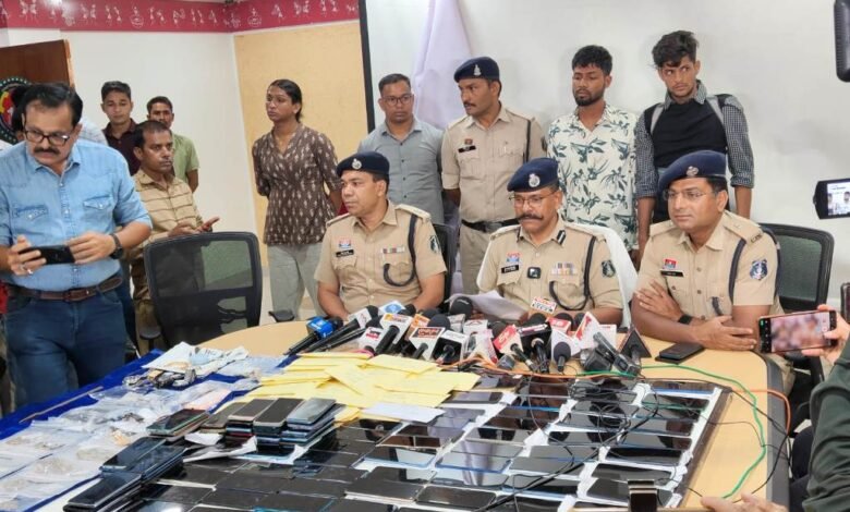 आधा दर्जन फ्लैट्स में चोरी करने वाले 2 अंतर्राज्यीय चोर गिरफ्तार