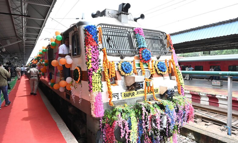 प्रधानमंत्री की विशेष पहल से बस्तर समेत प्रदेश भर में रेल सेवाओं का बढ़ा दायरा : मुख्यमंत्री श्री साय