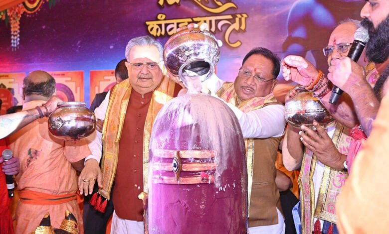 सावन की पावन बेला में मुख्यमंत्री श्री विष्णु देव साय ने किया भगवान शिव का रूद्राभिषेक, प्रदेशवासियों की समृद्धि और सुख-शांति की कामना