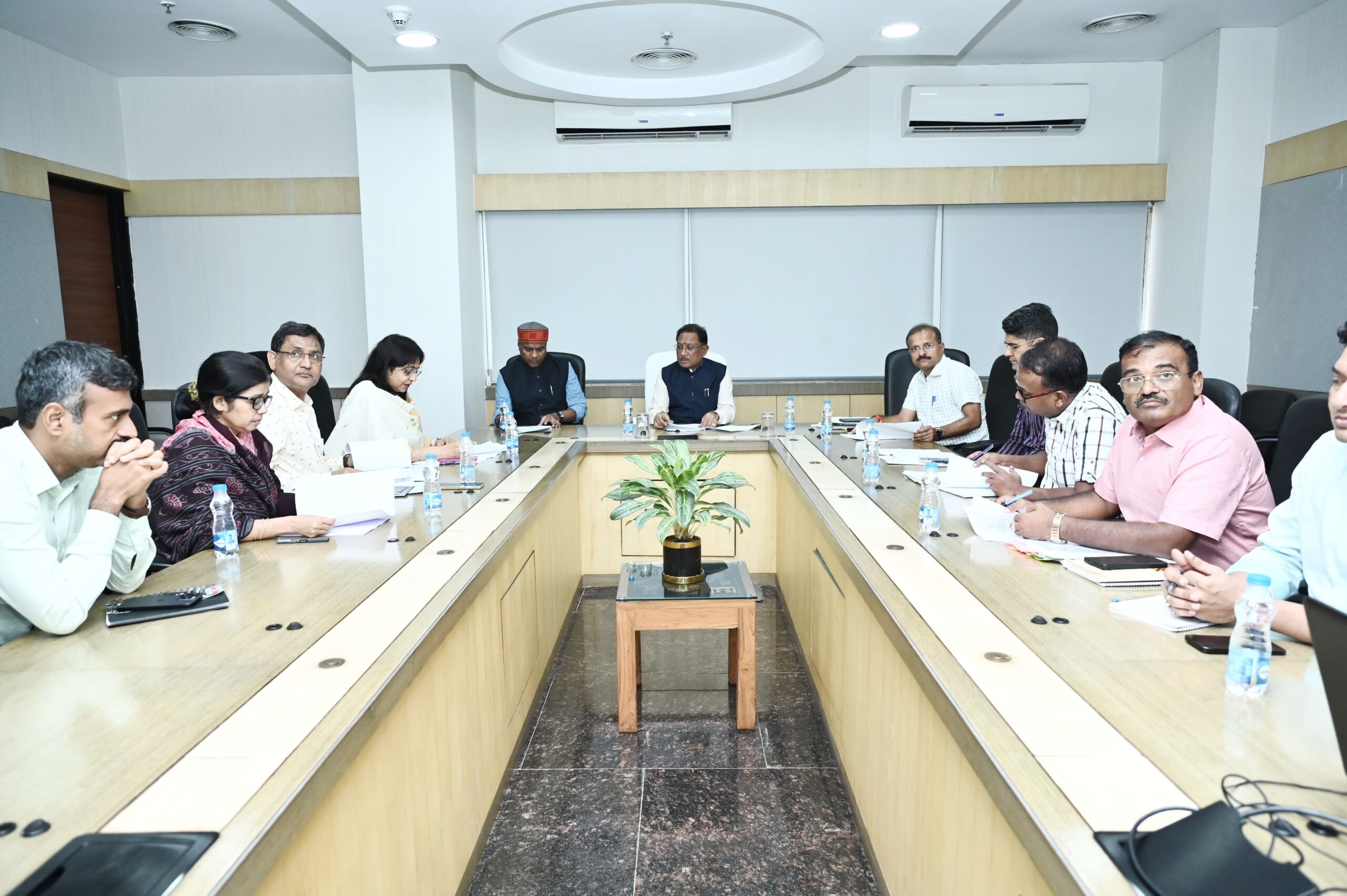 हिंसक वन्यप्राणियों द्वारा जनहानि, फसल हानि के प्रकरणों का संवेदनशीलता से करें निराकरण : मुख्यमंत्री श्री विष्णु देव साय 1 हिंसक वन्यप्राणियों द्वारा जनहानि, फसल हानि के प्रकरणों का संवेदनशीलता से करें निराकरण : मुख्यमंत्री श्री विष्णु देव साय