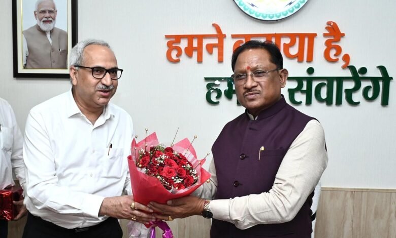 मुख्यमंत्री श्री विष्णु देव साय से भिलाई स्टील प्लांट के नवनियुक्त निदेशक श्री चित्त रंजन महापात्र ने की सौजन्य मुलाकात