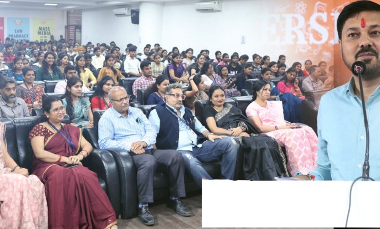 अनुशासन, निरंतर अध्ययन और लक्ष्य के प्रति प्रतिबद्धता ही सफलता की असली कुंजी है : चांसलर अभिषेक अग्रवाल अनुशासन, निरंतर अध्ययन और लक्ष्य के प्रति प्रतिबद्धता ही सफलता की असली कुंजी है : चांसलर अभिषेक अग्रवाल