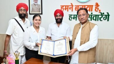 मुख्यमंत्री श्री विष्णु देव साय से राष्ट्रपति सम्मान से सम्मानित देवाशीष और मनतृप्त कौर ने की सौजन्य मुलाकात