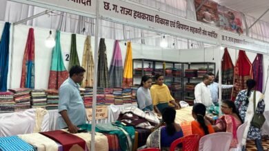 बीटीआई ग्राउण्ड शंकर नगर में लगी ग्रामोद्योग प्रदर्शनी को मिल रहा शानदार प्रतिसाद