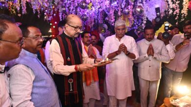 अतीत की स्वर्णिम स्मृतियों से जोड़ने और हमारे अमूल्य विरासत को संजोने का महान संकल्प है चक्रधर समारोह: राज्यपाल श्री डेका अतीत की स्वर्णिम स्मृतियों से जोड़ने और हमारे अमूल्य विरासत को संजोने का महान संकल्प है चक्रधर समारोह: राज्यपाल श्री डेका