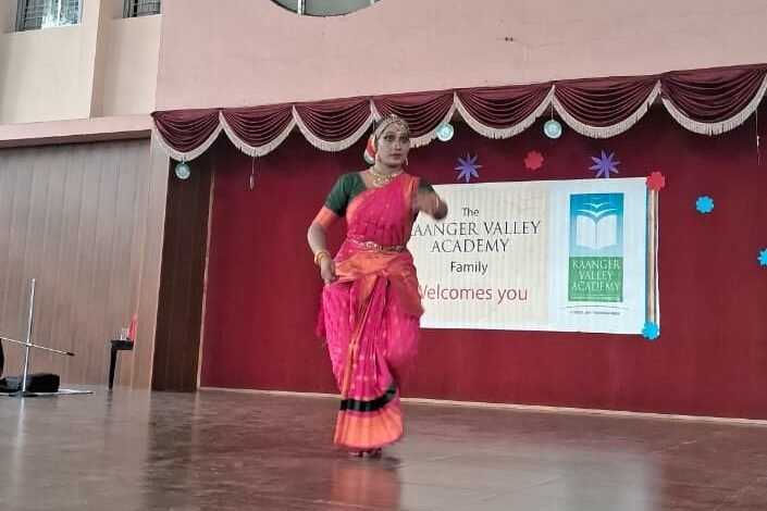 कांगेर वैली अकादमी में कुचिपुड़ीरी कलाकार टी. रेड्डी की आकर्षक प्रस्तुति