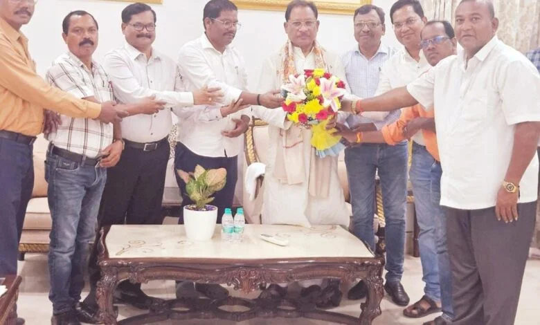 मुख्यमंत्री साय को कंवर समाज प्रतिनिधिमंडल ने दी बधाई एवं करमा तिहार के लिए आमंत्रण मुख्यमंत्री साय को कंवर समाज प्रतिनिधिमंडल ने दी बधाई एवं करमा तिहार के लिए आमंत्रण