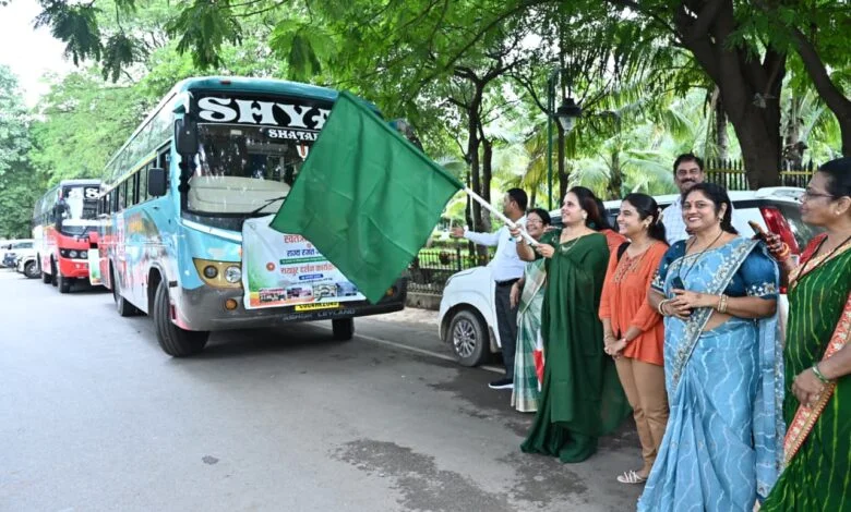 80 वरिष्ठ नागरिकों का रायपुर दर्शन यात्रा, महापौर ने बस को दिखाई हरी झंडी 80 वरिष्ठ नागरिकों का रायपुर दर्शन यात्रा, महापौर ने बस को दिखाई हरी झंडी