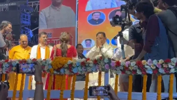 गणेश विसर्जन झांकियों में उमड़ा जनसैलाब, सीएम विष्णुदेव साय ने किया दर्शन गणेश विसर्जन झांकियों में उमड़ा जनसैलाब, सीएम विष्णुदेव साय ने किया दर्शन