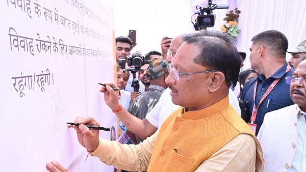 छत्तीसगढ़ की ऐतिहासिक उपलब्धि : सूरजपुर जिले की 75 ग्राम पंचायतें हुईं “बाल विवाह मुक्त