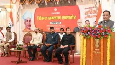 शिक्षक अपने विद्यार्थियों के लिए रोल मॉडल होता है: राज्यपाल डेका शिक्षक अपने विद्यार्थियों के लिए रोल मॉडल होता है: राज्यपाल डेका