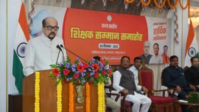 शिक्षक अपने विद्यार्थियों के लिए रोल मॉडल होता है: राज्यपाल श्री रमेन डेका शिक्षक अपने विद्यार्थियों के लिए रोल मॉडल होता है: राज्यपाल श्री रमेन डेका