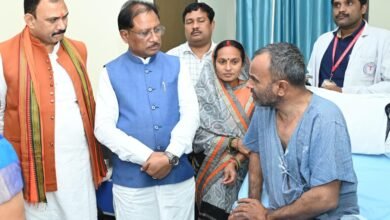 मुख्यमंत्री श्री साय ने एम्स रायपुर में भर्ती श्री विशंभर यादव का जाना कुशलक्षेम : इलाज के लिए 5-5 लाख की आर्थिक सहायता