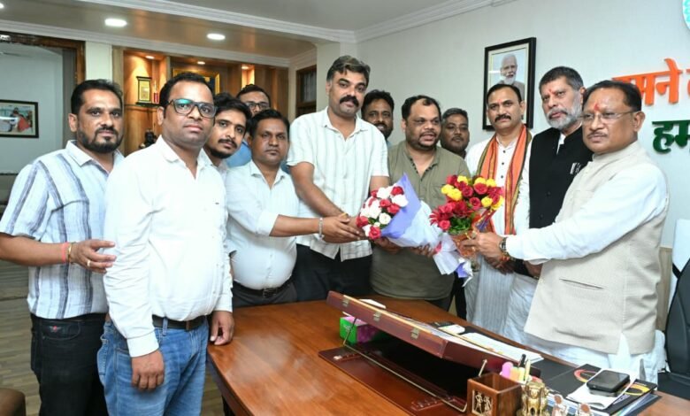 मुख्यमंत्री से छत्तीसगढ़ प्रदेश एनएचएम कर्मचारी संघ के प्रतिनिधिमंडल ने की मुलाकात