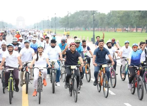 फिट रहने और स्वस्थ भारत के निर्माण के लिए स्वदेशी तरीकों को अपनाने के लिए अवश्‍य : डॉ. मनसुख मांडविया