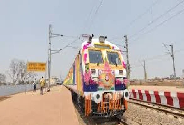 अब राजिम से रायपुर तक ट्रेन का सफर हुआ आसान अब राजिम से रायपुर तक ट्रेन का सफर हुआ आसान