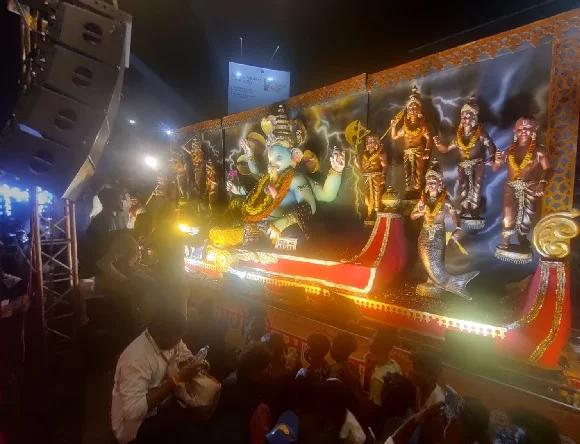 गणेश विसर्जन झांकियों में उमड़ा जनसैलाब, सीएम विष्णुदेव साय ने किया दर्शन 1 गणेश विसर्जन झांकियों में उमड़ा जनसैलाब, सीएम विष्णुदेव साय ने किया दर्शन