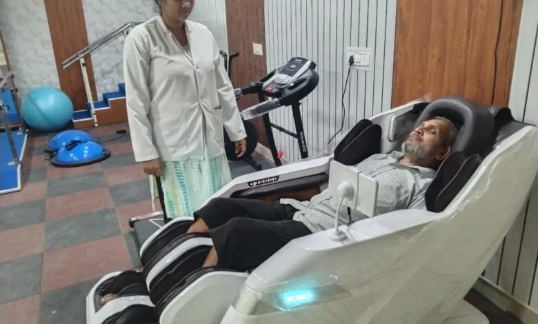 स्वास्थ्य देखभाल केन्द्र में बुजुर्गों को मिलने लगी राहत, फिजियोथेरेपी और पंचकर्म कराने पहुंच रहे हैं मरीज