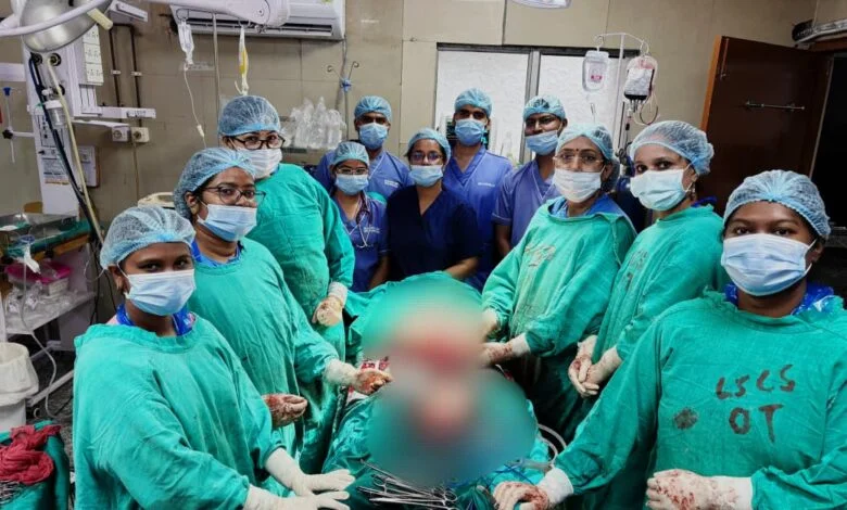 अम्बेडकर अस्पताल में दुर्लभ एवं अपने आप में अनोखी सेकेंडरी एब्डोमिनल प्रेग्नेंसी का सफल ऑपरेशन