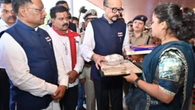 शहीद जवानों का बलिदान हमें कर्तव्य, अनुशासन और समर्पण की सतत प्रेरणा देता रहेगा : राज्यपाल डेका शहीद जवानों का बलिदान हमें कर्तव्य, अनुशासन और समर्पण की सतत प्रेरणा देता रहेगा : राज्यपाल डेका